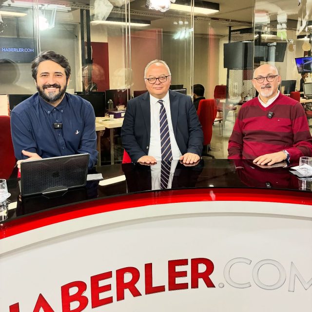 Bugün Prof. Dr. Ali Sınağ ve Doç. Dr. Serdar Samur ile yaptığımız yayınlarda yükseköğretimde kalite güvencesi ve akreditasyonun üniversiteler için ne anlama geldiğini konuştuk.
Standartlar, beklentiler ve sürecin gerçekten neyi ölçtüğü üzerine verimli bir sohbet oldu.
Katkıları ve değerli değerlendirmeleri için teşekkür ediyorum.
#akreditasyon #kalitegüvencesi #üniversite #yükseköğretim #accreditation